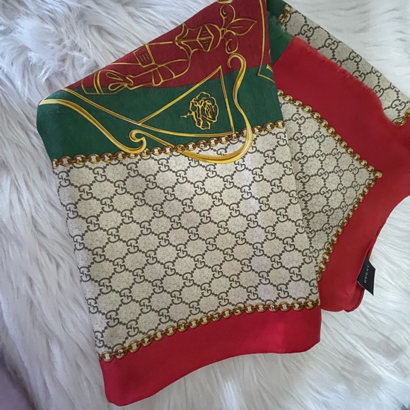 Gucci Crest Monogram Silk Shawl Scarf. - Picture 15 of 16